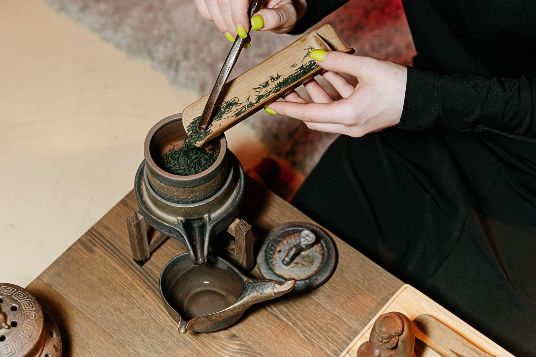 Artisanal ceramics and tea ceremony